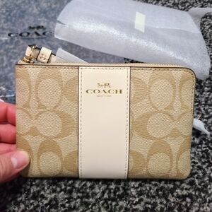 Coach  Wristlet
